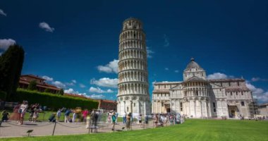 Pisa, İtalya - 02 Haziran 2024: Pisa Kuleleri. Zaman aşımı.