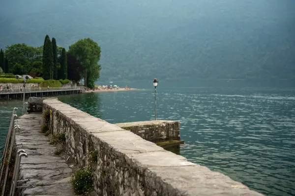Borbino, İtalya - Como Gölü Rıhtımı.