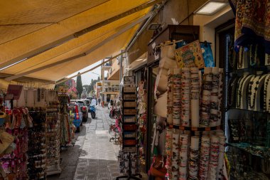 Taormina, İtalya - 19 Haziran 2024: Bir hediyelik eşya dükkanı.