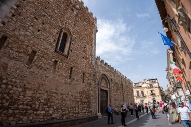 Taormina, İtalya - 19 Haziran 2024: Corso Umberto Caddesi.