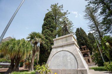 Taormina, İtalya - 19 Haziran 2024 Kamu Bahçesi Taormina. Birinci Dünya Savaşı Anıtı.