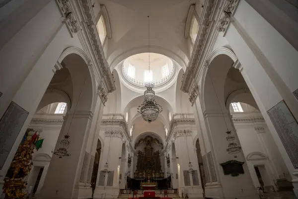 Catania, İtalya - 18 Mayıs 2024: San Nicolo Interier Kilisesi.