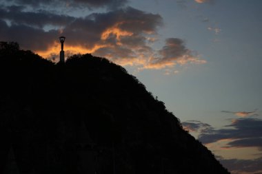 Budapeşte, Macaristan: Günbatımında Citadella.