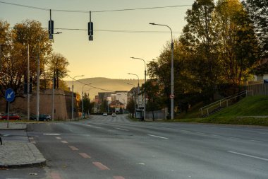 Sibiu, Romanya - 20 Ekim 2024: Bulevardul Corneliu Coposu 'da Sabah Huzuru.