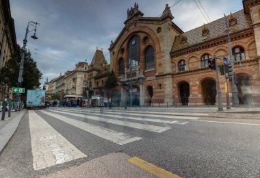 Budapeşte, Macaristan - 6 Ekim 2024: Budapeşte 'nin Pazarı: Bir Mutfak ve Kültür Merkezi.