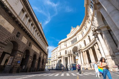 Napoli, İtalya - 24 Mayıs 2024: Napoli 'deki San Carlo Tiyatro Binası: İtalyan Opera ve Barok Mimarisinin Görkemli Tarihi Tarihi Simgesi.