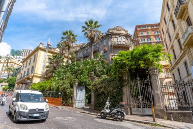 Napoli, İtalya - 24 Mayıs 2024: Napoli 'deki Vomero' nun Tepe Bölgesi: Manzaralı Bakışlar, İtalyan Cazibesi ve Canlı Şehir Hayatı 'nın Resimli Bir Harmanı.