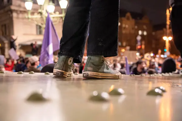 Budapeşte, Macaristan - 25 Mart 2025: Budapeşte 'de Özgürlük Köprüsü' nde Gururu yasaklayan yasaya karşı miting.