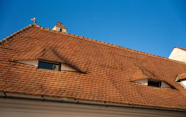 Sibiu, Romanya - 19 Ekim 2024: Mimari Harikalar: Sibiu 'nun Gözlü Evleri