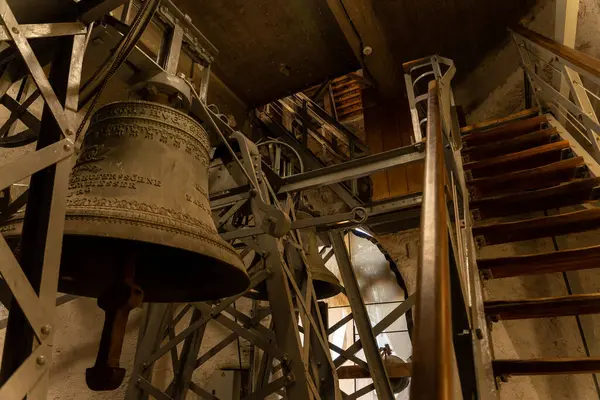 Sibiu, Romanya - 19 Ekim 2024: Bells 'in Şarkı Söylediği: Katedralin Çan Odasına Bir Bakış