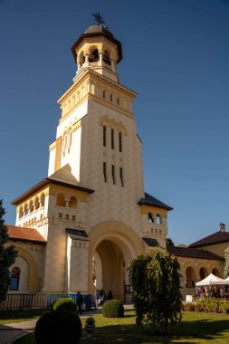 Alba Iulia, Romanya - 23 Ekim 2024: Kraliyet Geçidi: Görkemli Kral 'ın Alba Carolina Kalesi Kapısı