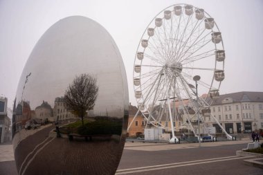 Gyor, Macaristan - 11 Kasım 2024: Macaristan Şehir Merkezinde Panoramik Tekerlek