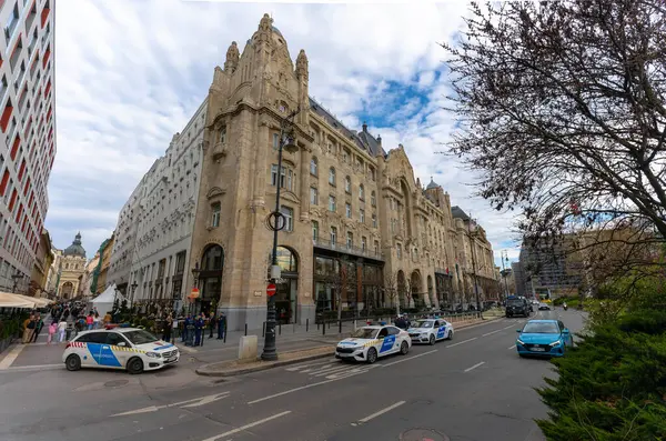 Budapeşte, Macaristan - 3 Nisan 2025: İsrail başbakanı Benjamin Netanyahu için Four Seasons 'da Güvenlik Perimetresi