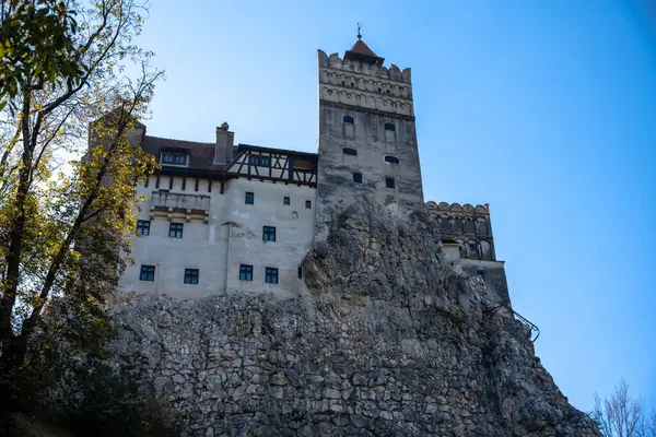 Bran, Romanya - 23 Ekim 2024: Drakula 'nın Efsanevi Kalesi