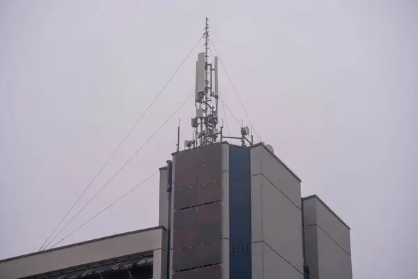 Gyor, Macaristan - 11 Kasım 2024: Szechenyi Istvan Kampüsü 'ndeki İletişim Kulesi