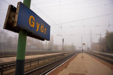Gyor, Macaristan - 11 Kasım 2024: Gyor şehrinin ana demiryolu merkezi