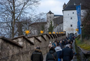 Salzburg, Avusturya - 21 Aralık 2024: Hohensalzburg Kalesine Giriş