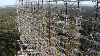 Çernobil Yasaklama Bölgesi içindeki hava görüntüsü Çernobil 'deki Duga ufuk radar sistemlerinin hava görüntüsü