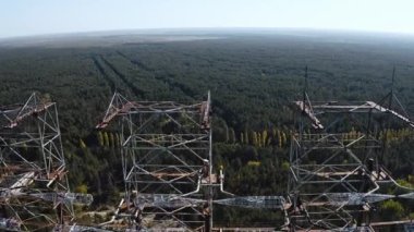 Çernobil Yasaklama Bölgesi içindeki hava görüntüsü Çernobil 'deki Duga ufuk radar sistemlerinin hava görüntüsü