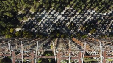 Çernobil Yasaklama Bölgesi içindeki hava görüntüsü Çernobil 'deki Duga ufuk radar sistemlerinin hava görüntüsü