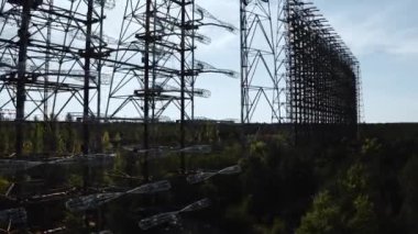 Çernobil Yasaklama Bölgesi içindeki hava görüntüsü Çernobil 'deki Duga ufuk radar sistemlerinin hava görüntüsü