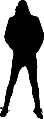 Ayakta duran, elleri ceplerinde, kapüşonlu ceket ve ayakkabılar giyen bir kişinin silueti. Beyaz arkaplana karşı tam vücut çekimi.