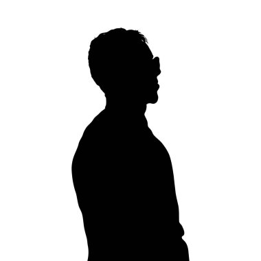 Yandan bakıldığında simsiyah bir siluet. Profilleri parlak beyaz arka plana göre iyi tanımlanmış, çarpıcı bir kontrast oluşturuyor. Gözlük takıyor gibi görünüyor..