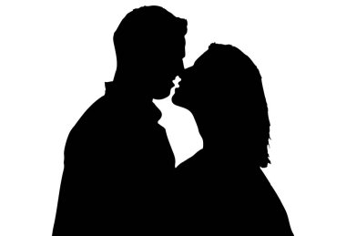 Bu bir çiftin duygusal bir anda silueti, yüzleri neredeyse sevgi dolu bir kucaklaşma gibi görünüyor. Sahne, iki figür arasındaki samimiyet ve bağlantıyı vurguluyor.