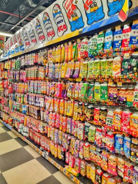 Bangkok, Tayland - 13 Eylül 2024: Renkli çocuk çorapları