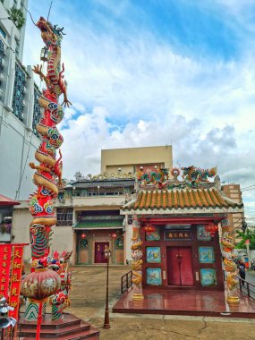 Bangkok, Thailand - Sept 13, 2024: One corner in Bangkok city with Chinese style decoration of dragon carved pillar and Buddha praying altar clipart