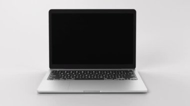 Modern dizüstü bilgisayar çerçeveye kayar ve uygulama vitrinleri, web sitesi modellemeleri veya reklam materyalleri yerleştirmek için yeşil ekranla açılır. Yüksek kaliteli Full HD görüntüler.