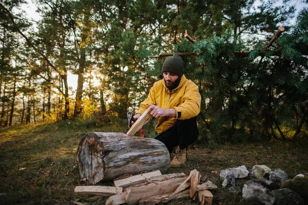 Survivalist Chops Wood Nighttime Bonfire — Stock Photo, Image