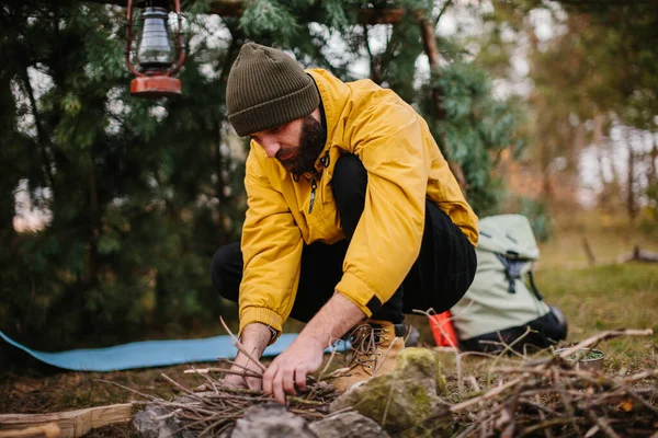 Survival Wild Bearded Man Lights Fire Makeshift Shelter Made Pine — Stock Photo, Image