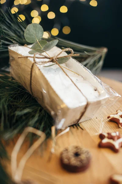 Traditionele Engelse Gestoomde Pudding Met Gedroogde Vruchten Noten Voor Kerstmis — Stockfoto