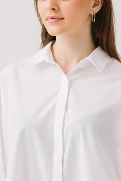 Foto Una Bella Donna Camicia Bianca Isolata Sfondo Bianco Mockup — Foto Stock