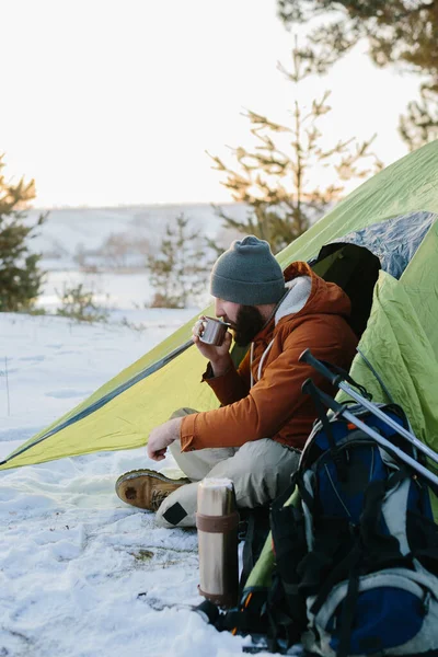 Young Bearded Man Rests Winter Mountains Tent Man Traveler Beard — Stock Photo, Image
