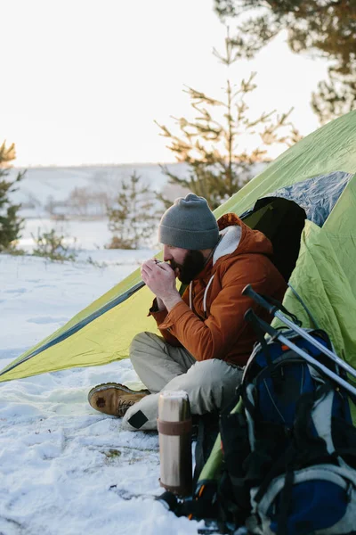 Young Bearded Man Rests Winter Mountains Tent Man Traveler Beard — Stock Photo, Image