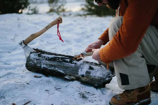 Man Prepares Wood Wool Knife Starting Fire Winter Forest Sunset — Stock Photo, Image