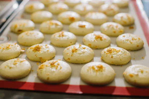 Freshly Baked Macaroons Baking Sheet — Stock Photo, Image