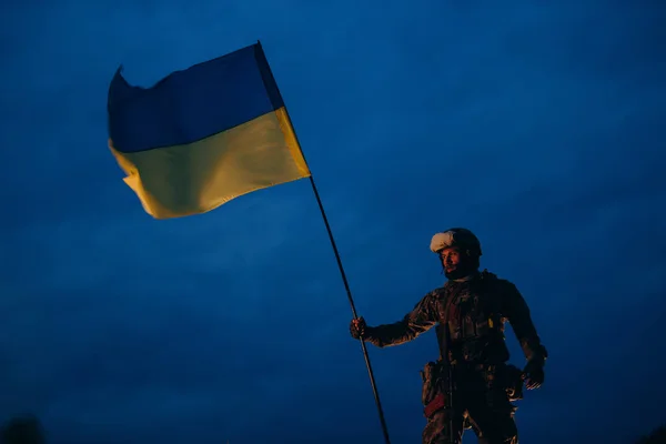 Ukrainian Defender Wath National Flag Evening — Stock Photo, Image