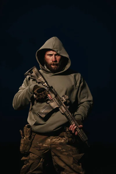 Porträtt Ukrainska Försvarare Innehar Gevär — Stockfoto