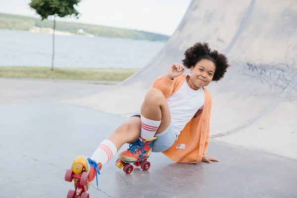 Cute Afro American Girl Roller Skater Sitting City Park Smiling — Stock Photo, Image