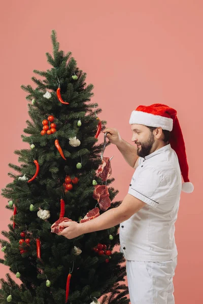 Pojem Vaření Vánoční Svátky Kuchař Klobouku Santa Pozadí Vánočního Stromečku — Stock fotografie