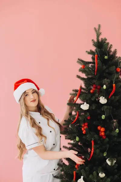 Concept Van Koken Kerstvakantie Een Mooie Blonde Kok Een Santa — Stockfoto