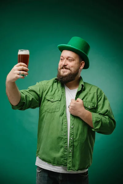 Happy Bearded Man Glass Beer Dark Green Background Saint Patrick — Stock Photo, Image