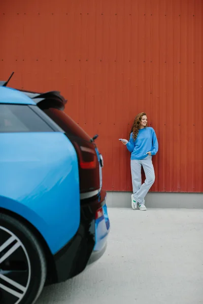 Stylish Young Woman Standing Next Her Electric Car Parking Lot — Stock Photo, Image