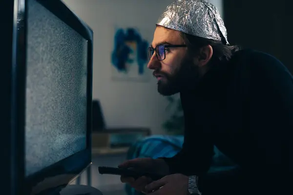 Man Tin Foil Hat Blanket Watching Interference — Stock Photo, Image