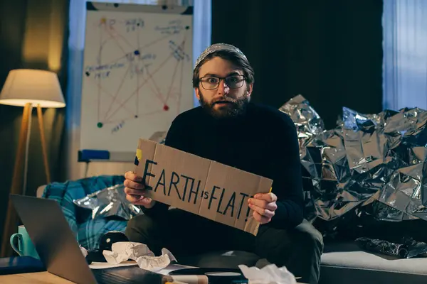 Supporting Pseudoscience Man Holds Sign Asserting Earth Flat — Stock Photo, Image