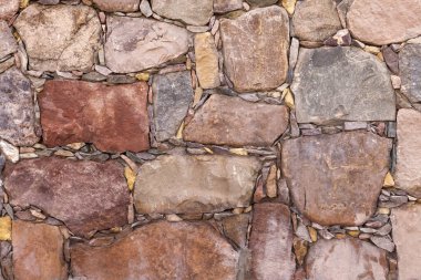 Terracotta renkli taşlardan oluşan bir duvarın arka planı.