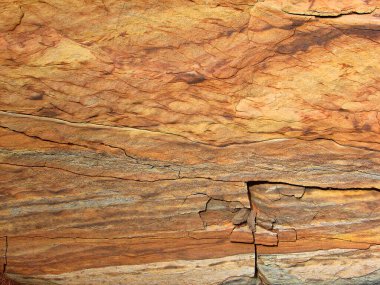 Parçalanmış ya da tortul kayayı kırmış. Kırılgan kavramı.